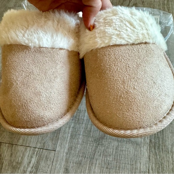 NWT Chinese Laundry Women’s Faux Fur Slippers Size XS/S - Picture 6 of 7
